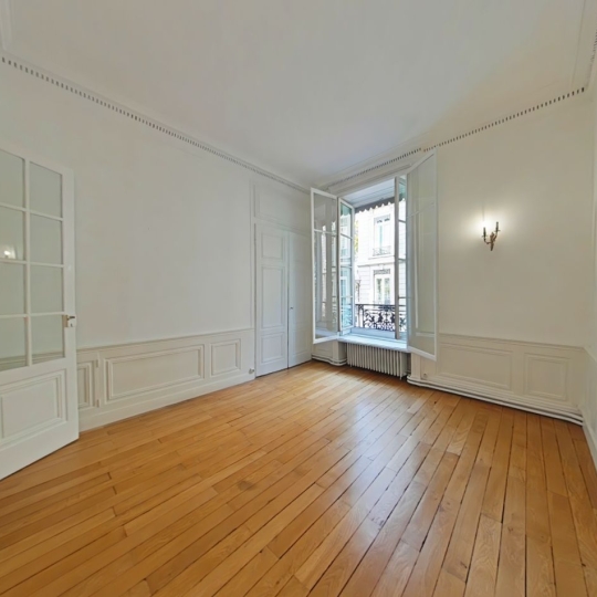  Annonces CRAPONNE : Apartment | LYON (69002) | 120 m2 | 1 800 € 