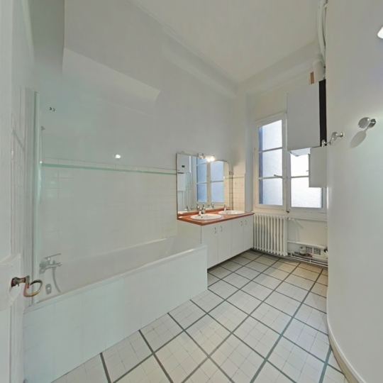  Annonces CRAPONNE : Appartement | LYON (69002) | 120 m2 | 1 800 € 