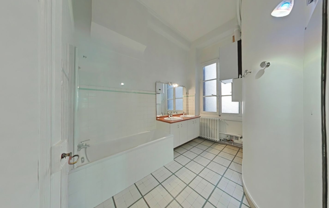 Annonces CRAPONNE : Apartment | LYON (69002) | 120 m2 | 1 800 € 