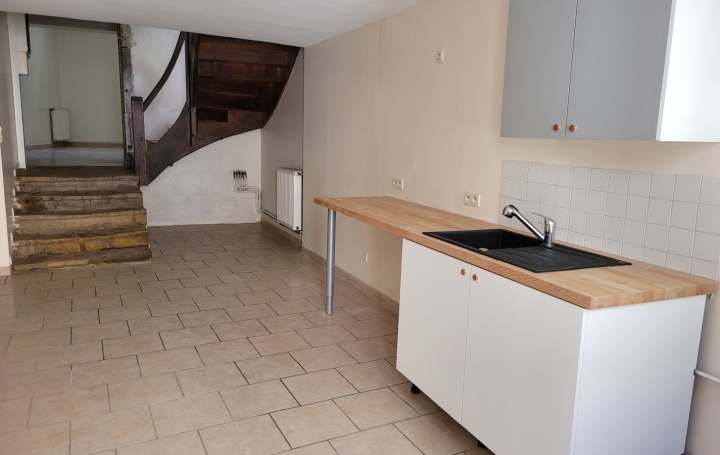  Annonces CRAPONNE Apartment | SAIN-BEL (69210) | 74 m2 | 615 € 